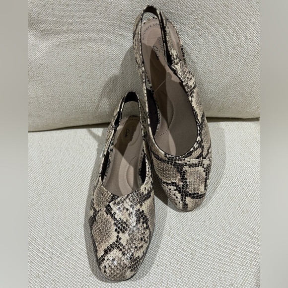 Clarks Shoes - Clarks Comfort Flats Faux Snakeskin Slingback Shoe Women's Size 9 Cream Black